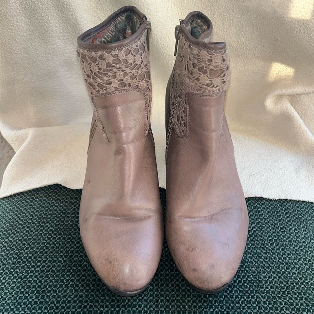 93 Vintage 93 Vintage Women’s Brown Western Ankle Booties